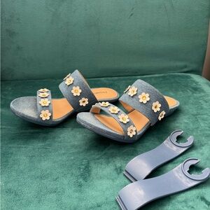 Pashion footwear Denim floral sandals with stelos size 6.5.